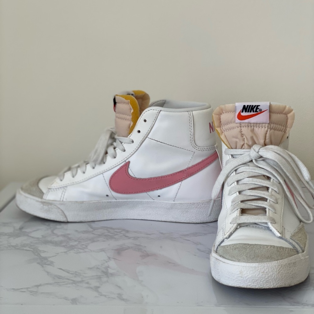 Womens Blazer Nike Mid '77 Vintage 'White Sunset Pulse' – Size US 7.5